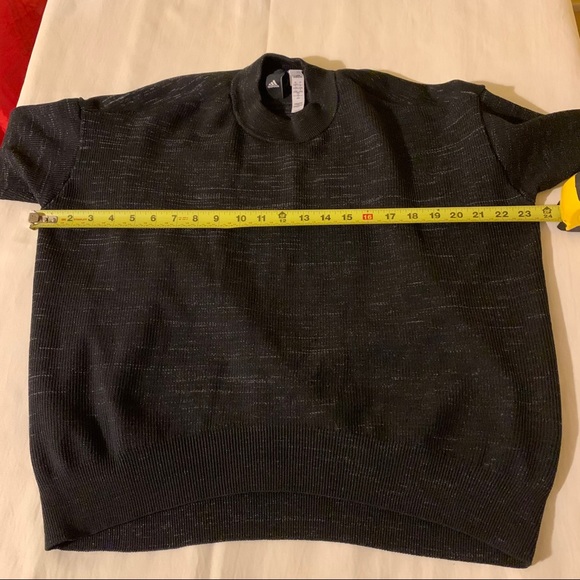 Adidas cropped sweater. Size: large - Picture 5 of 5